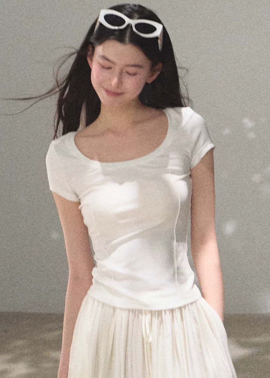 Bright Line U-Neck Tee - iotean