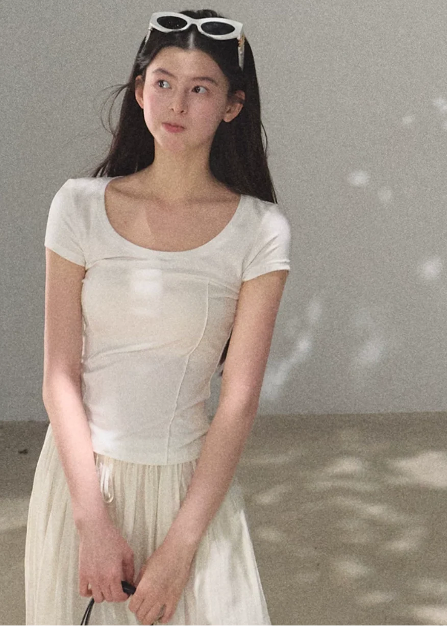 Bright Line U-Neck Tee - iotean