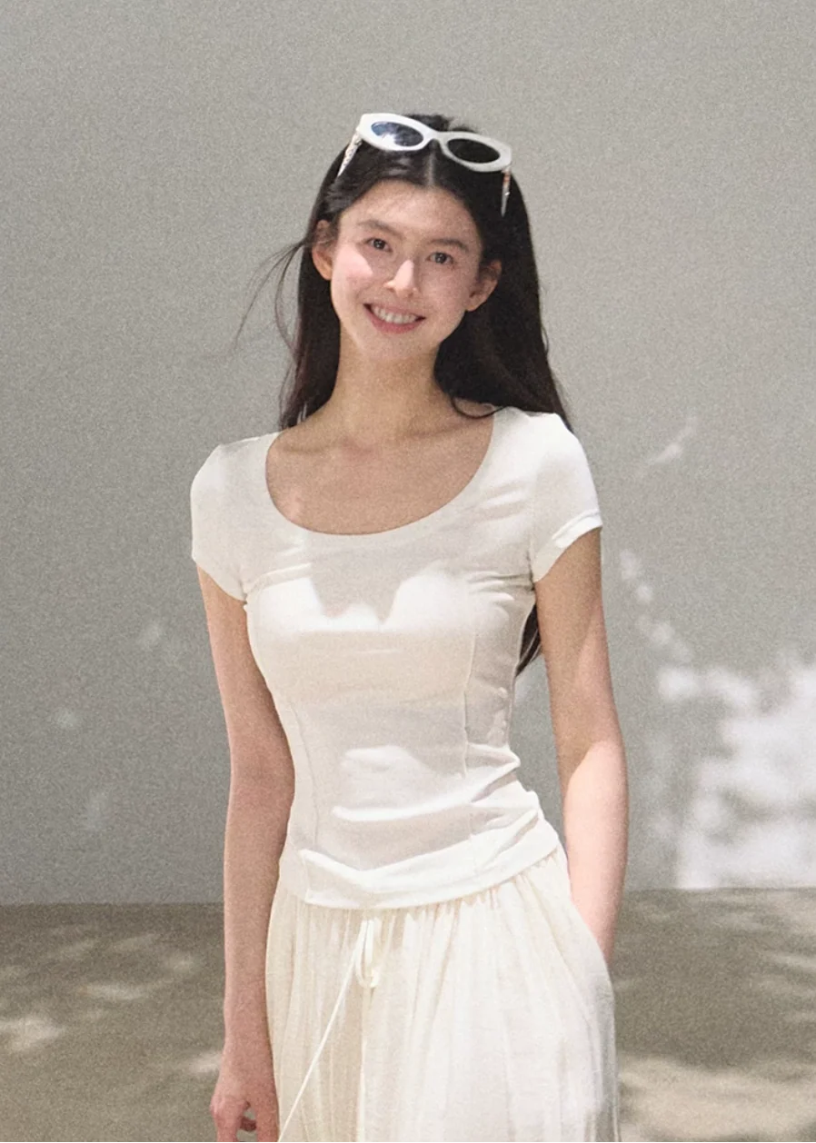 Bright Line U-Neck Tee - iotean